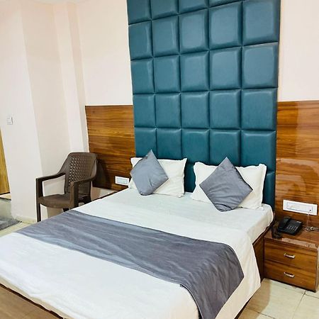 Hotel Sargam Ahmedabad Esterno foto