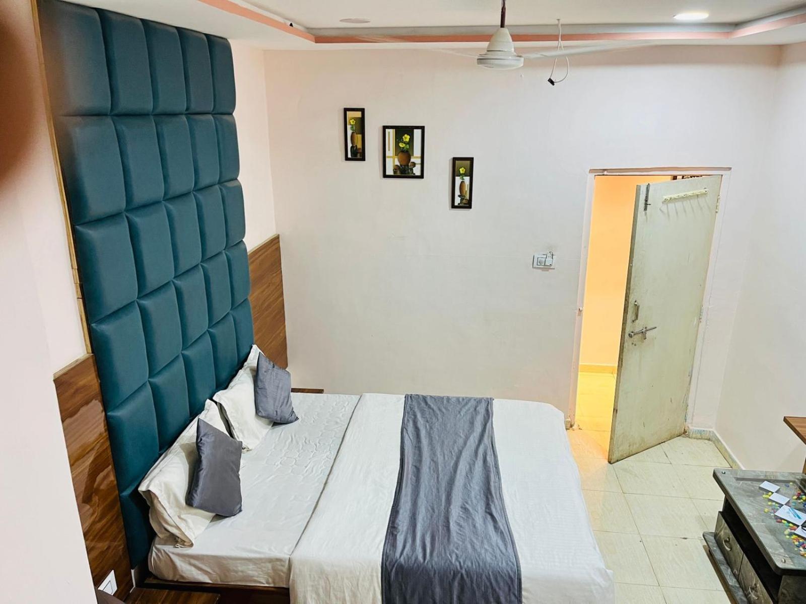 Hotel Sargam Ahmedabad Esterno foto